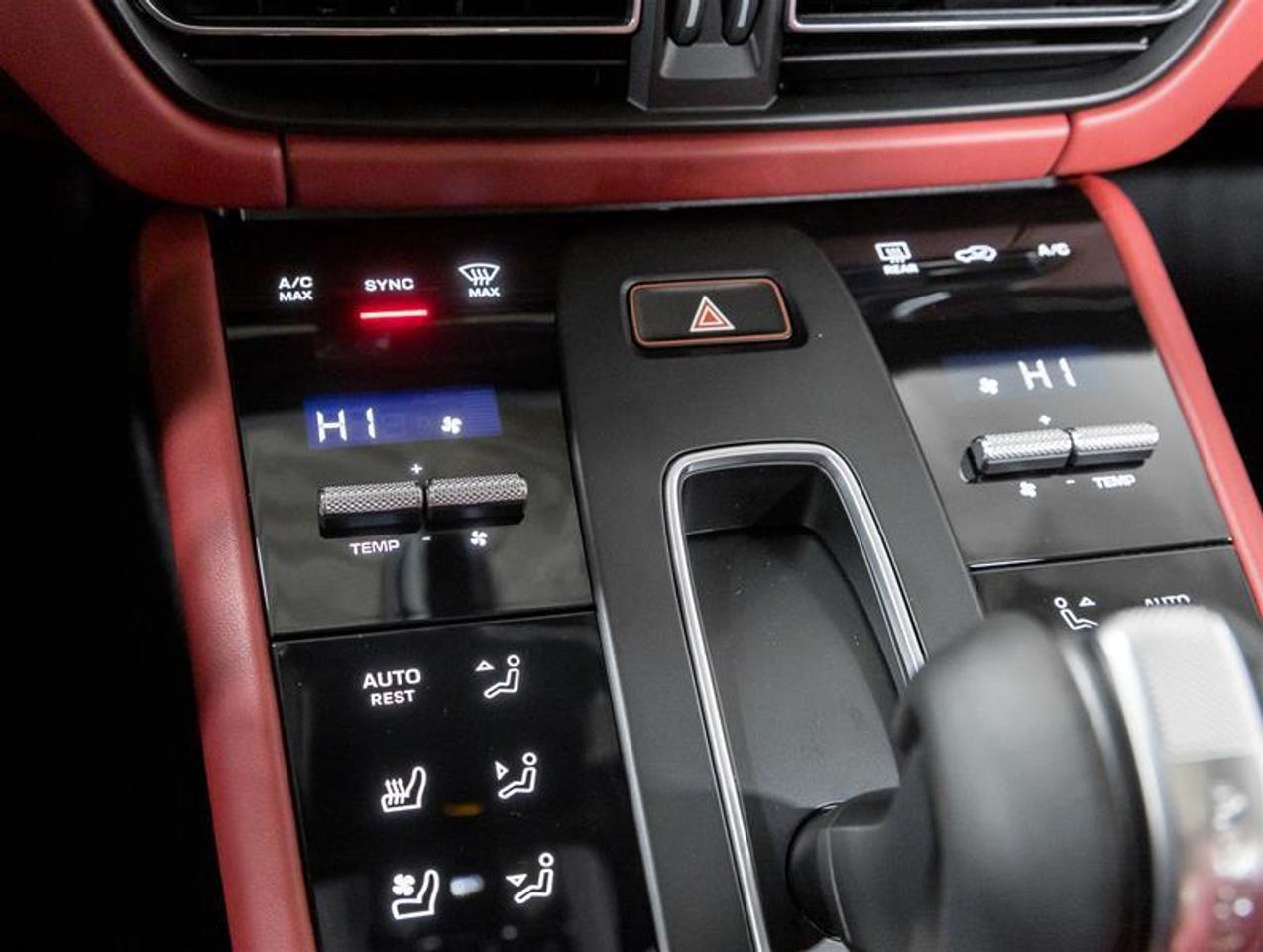 2026 Porsche Macan  Photo