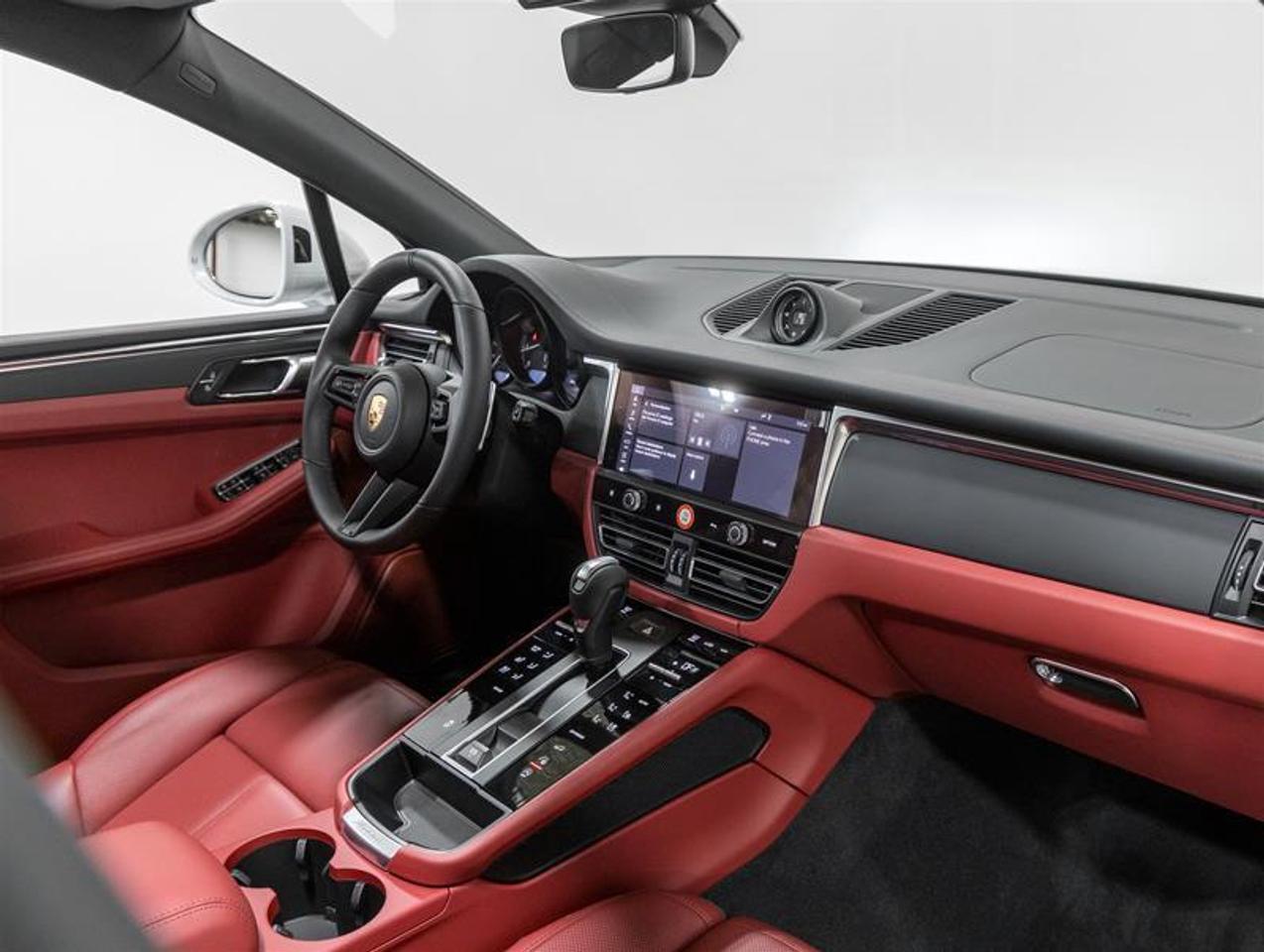 2026 Porsche Macan  Photo