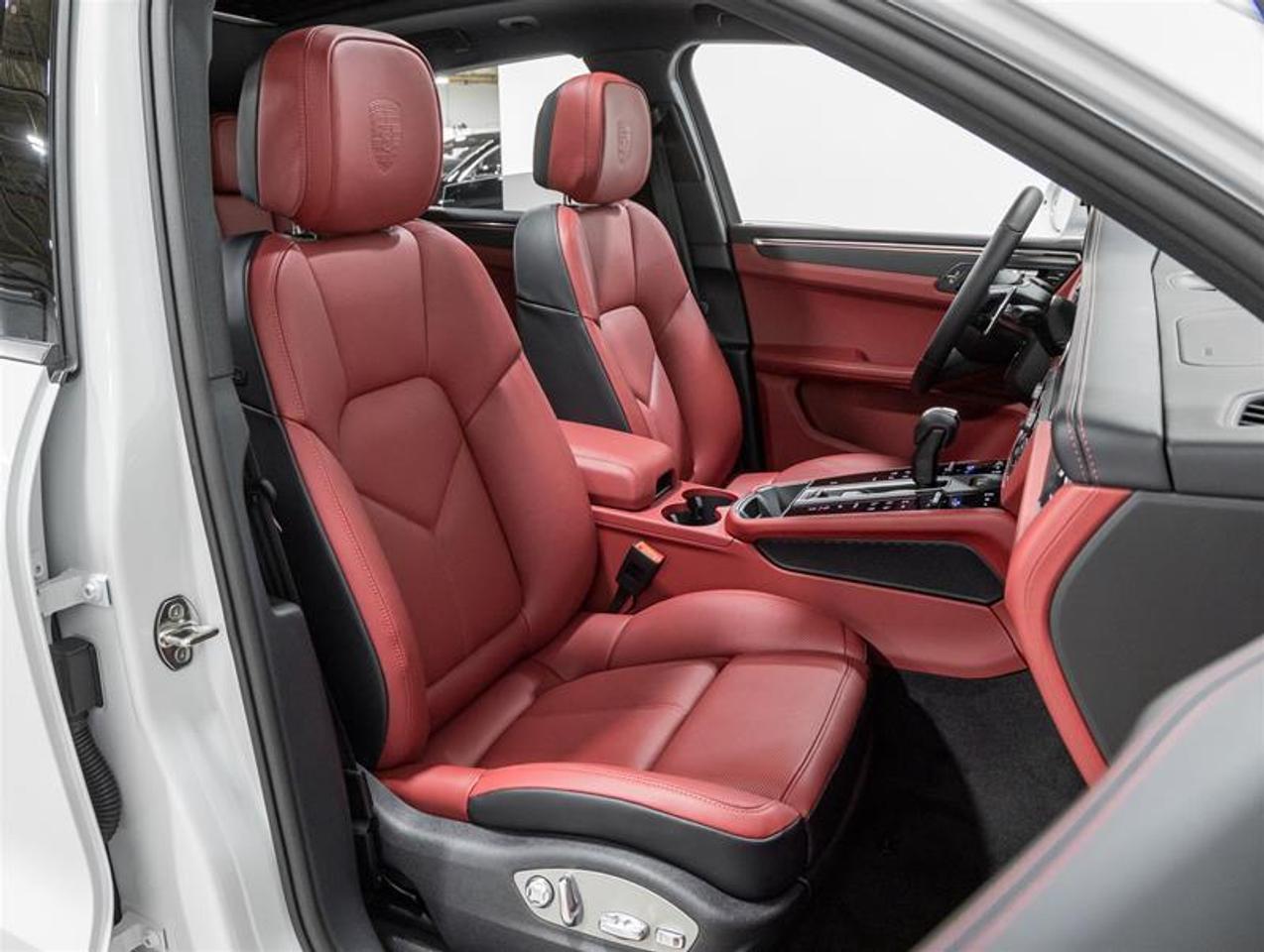 2026 Porsche Macan  Photo