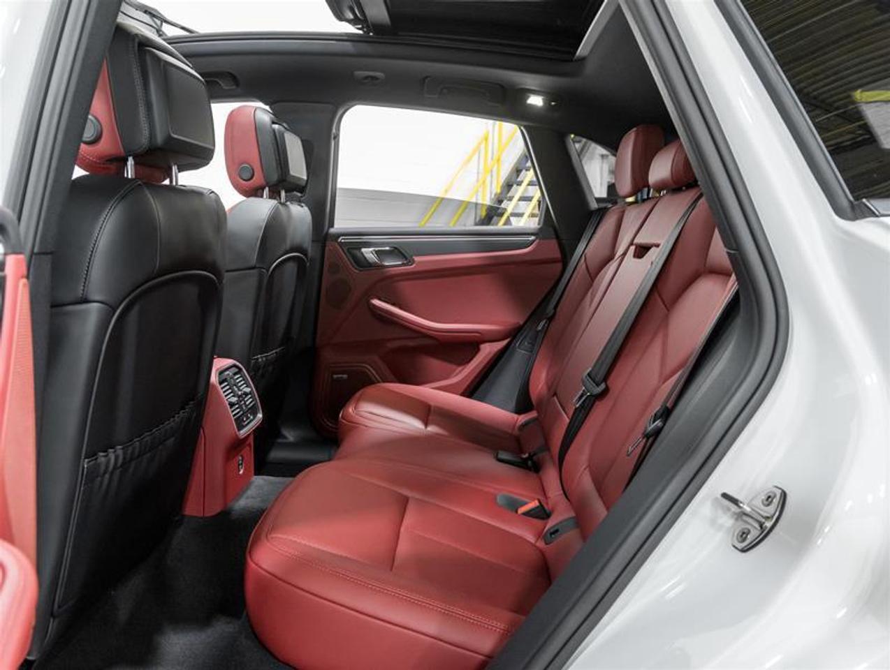 2026 Porsche Macan  Photo