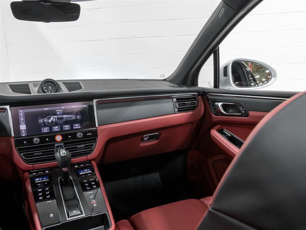 2026 Porsche Macan  Photo