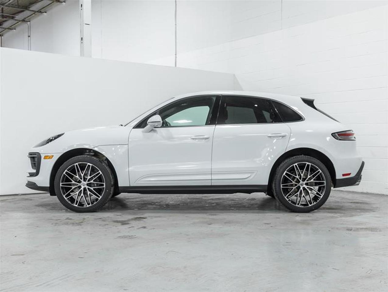 2026 Porsche Macan  Photo3