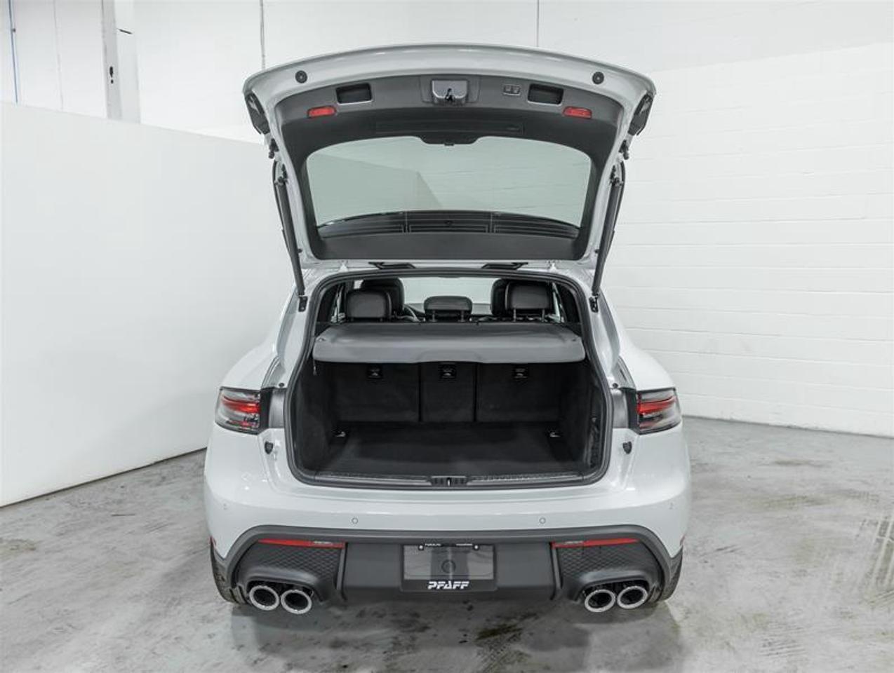 2026 Porsche Macan  Photo