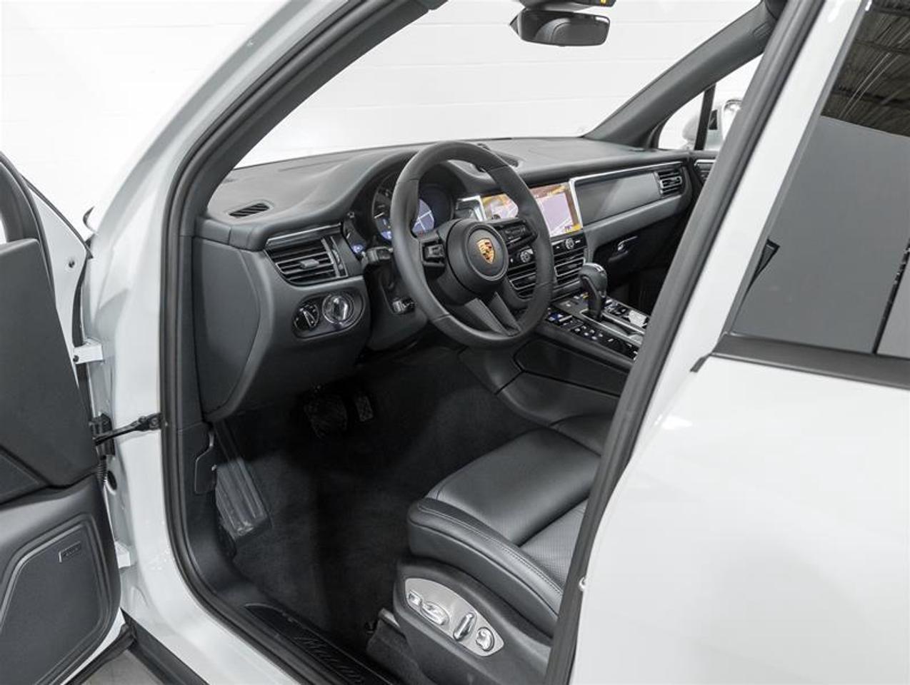 2026 Porsche Macan  Photo