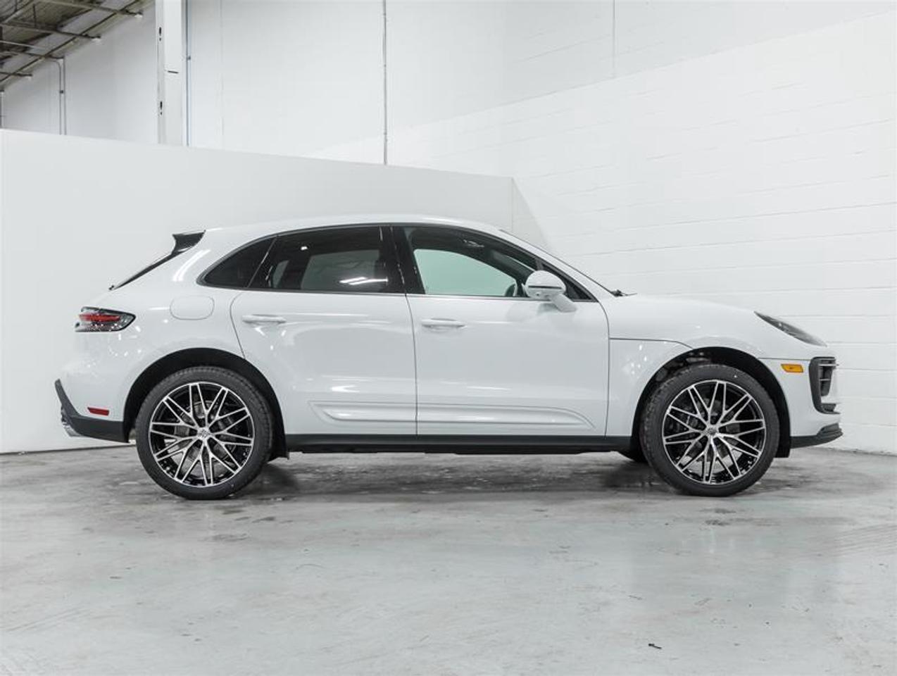 2026 Porsche Macan  Photo