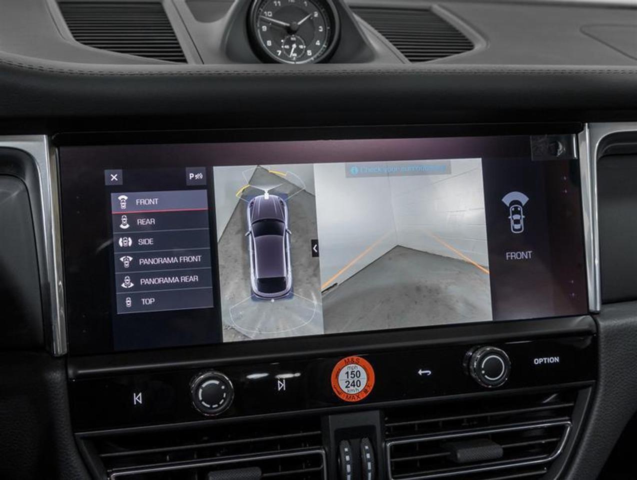 2026 Porsche Macan  Photo