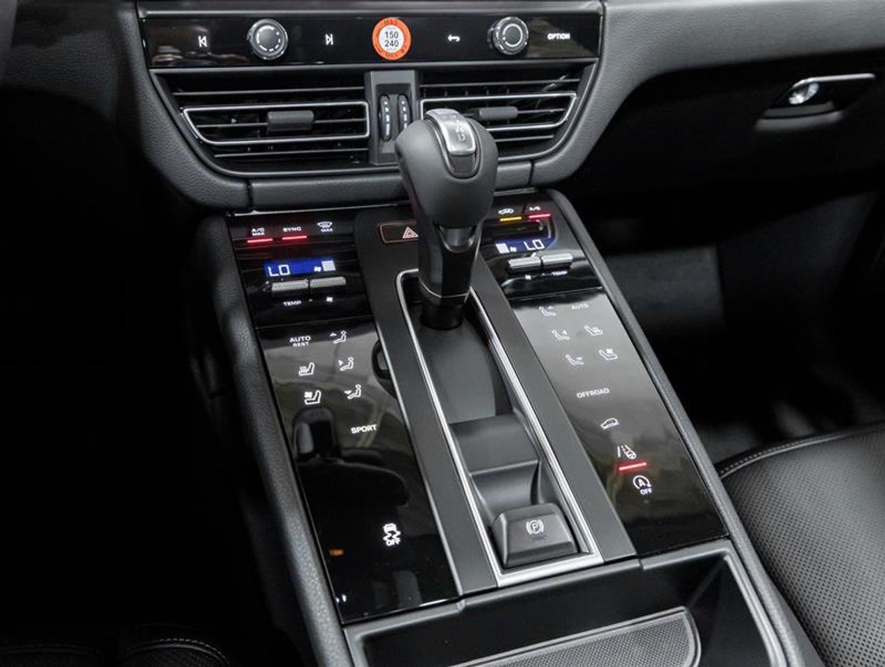 2026 Porsche Macan  Photo