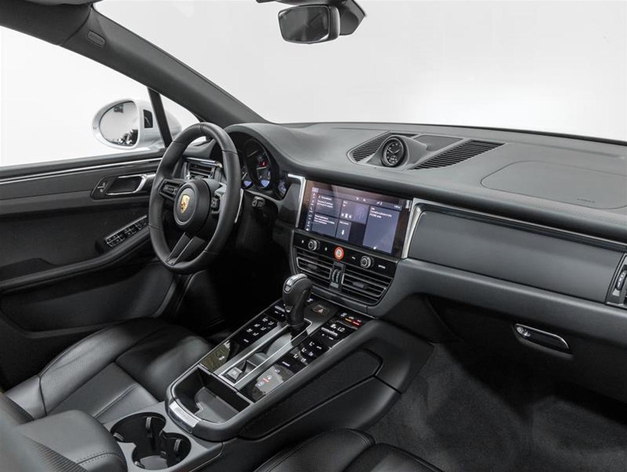 2026 Porsche Macan  Photo