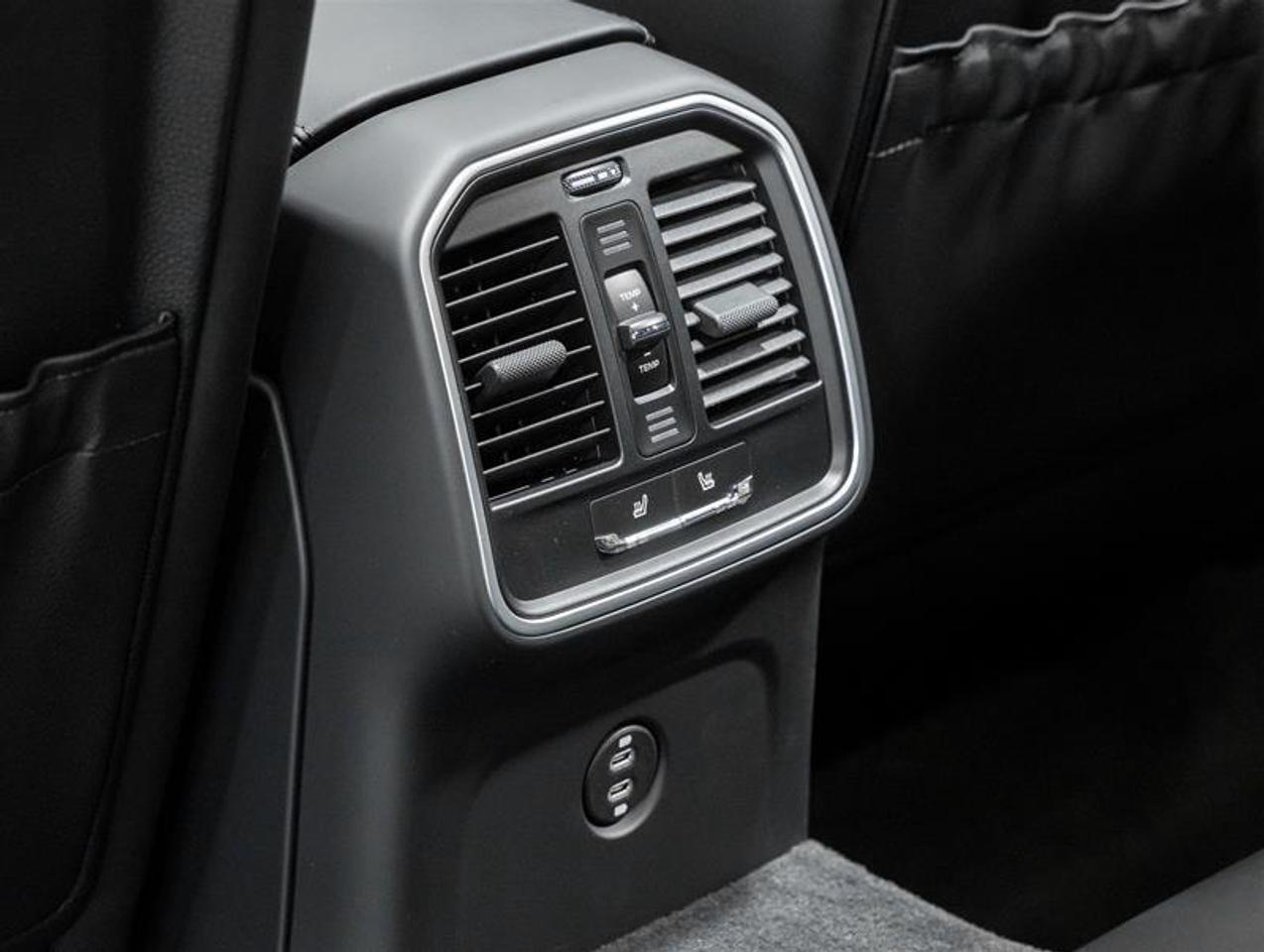 2026 Porsche Macan  Photo