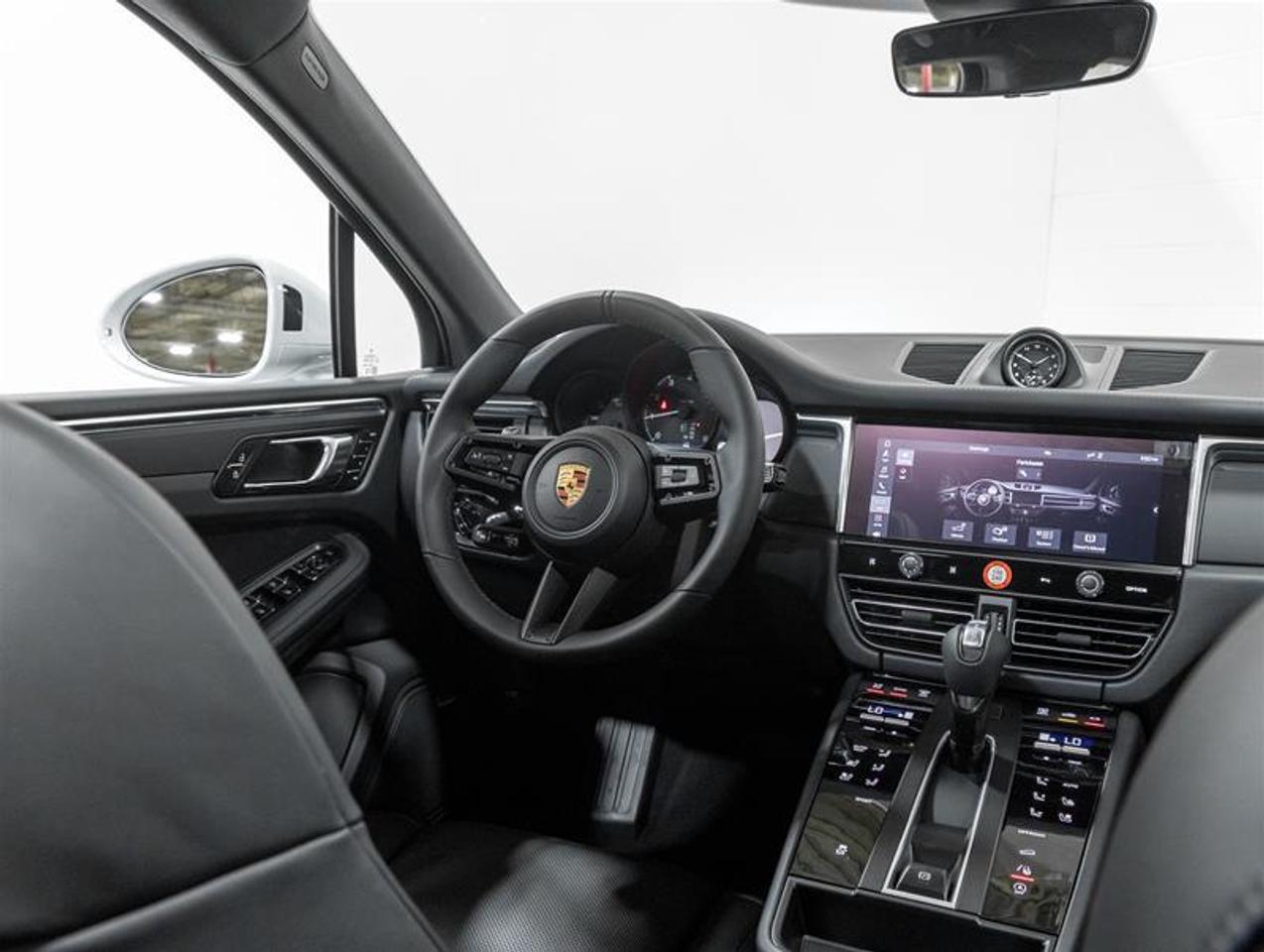 2026 Porsche Macan  Photo