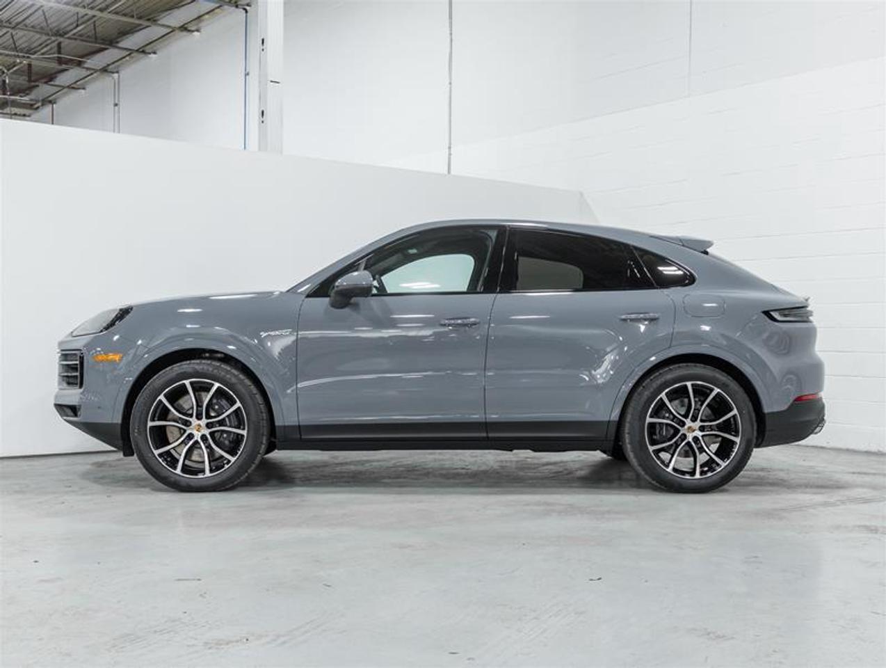 2026 Porsche Cayenne  Photo3