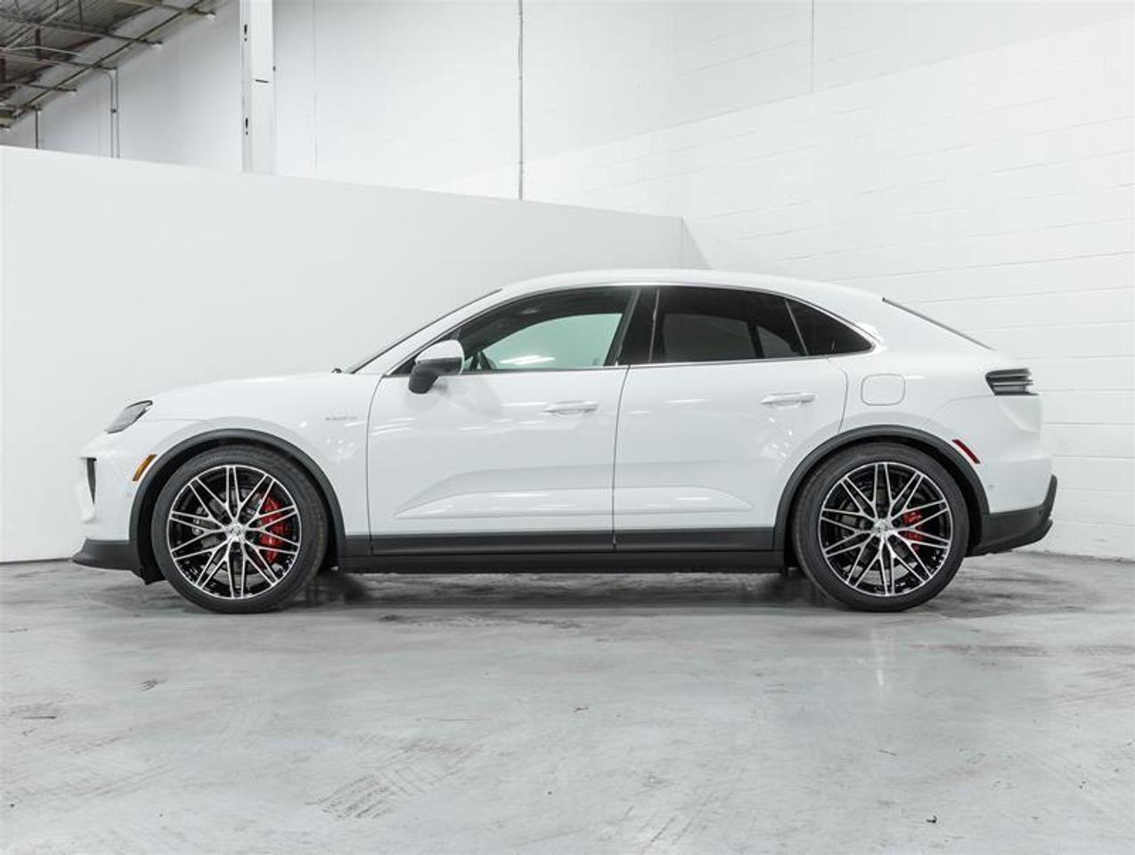 2026 Porsche Macan  Photo3