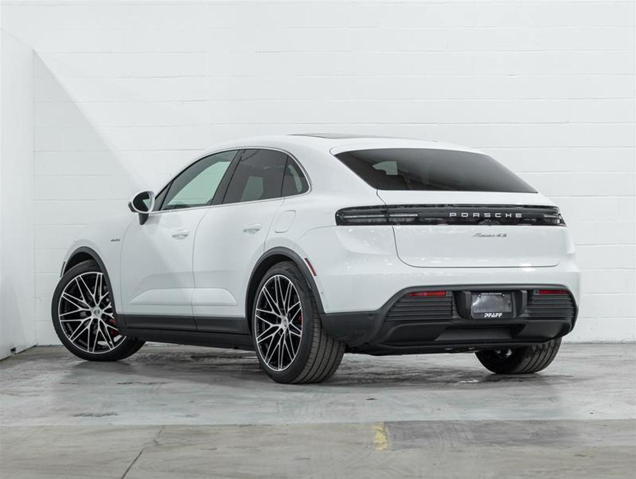 2026 Porsche Macan  Photo
