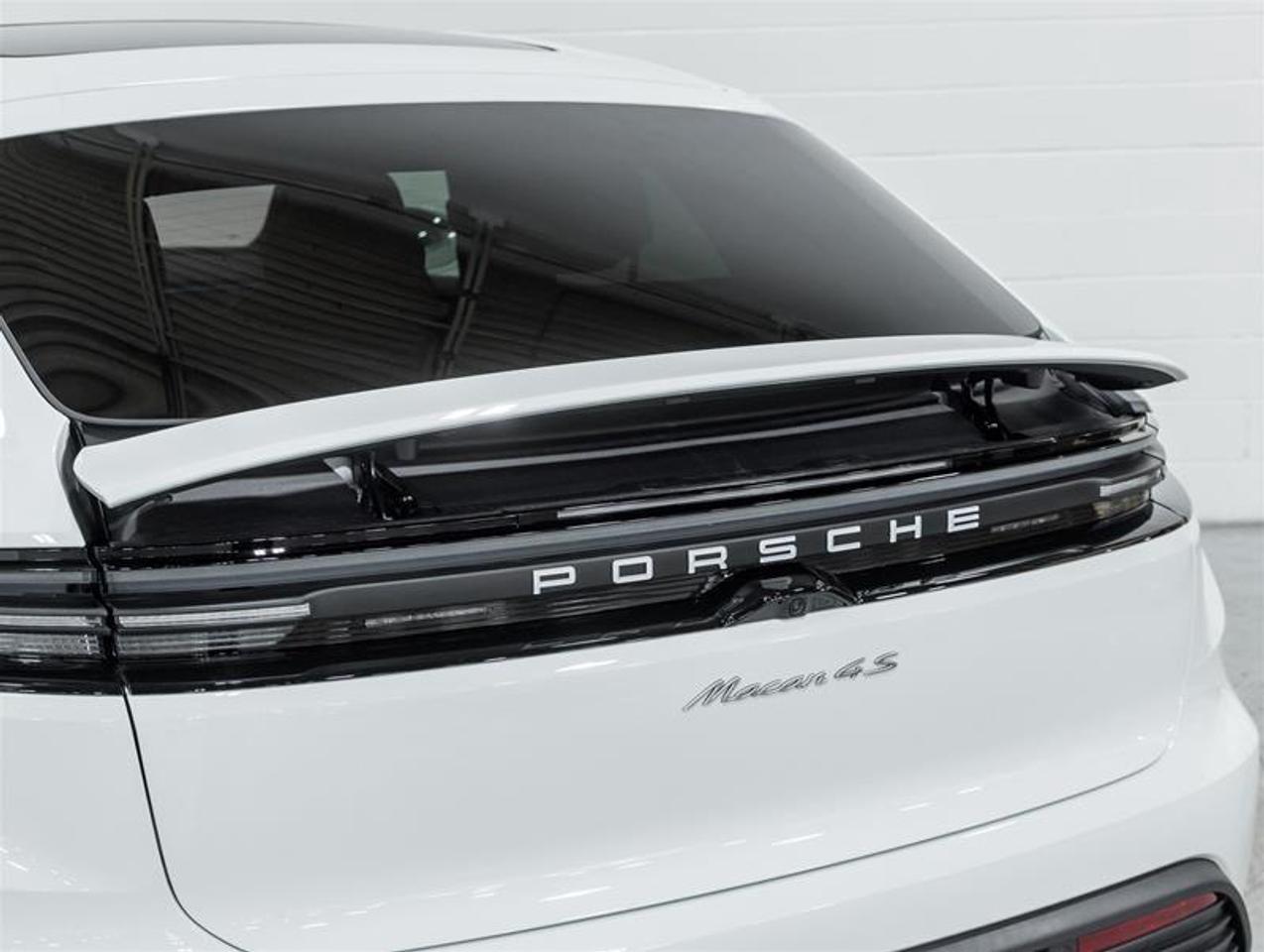 2026 Porsche Macan  Photo