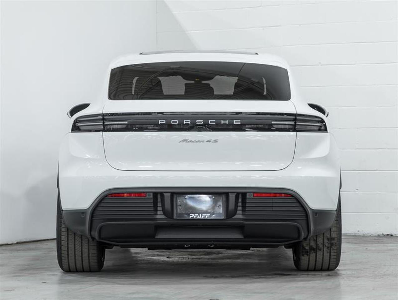 2026 Porsche Macan  Photo