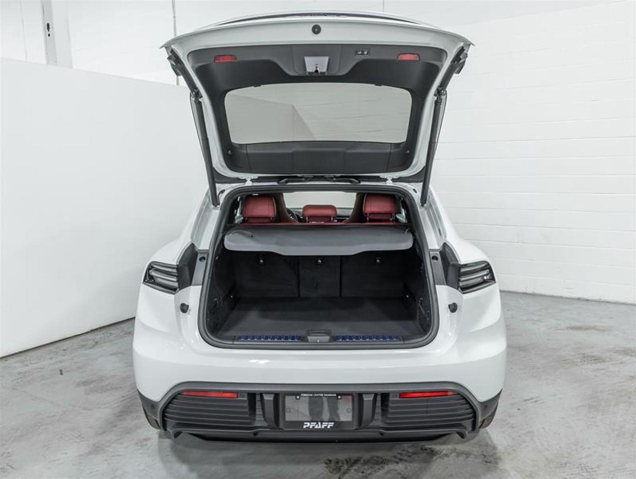 2026 Porsche Macan  Photo