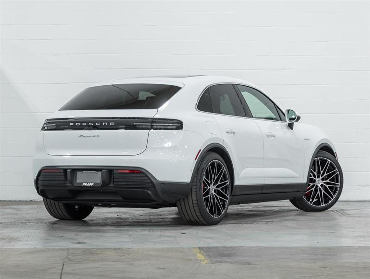 2026 Porsche Macan  Photo