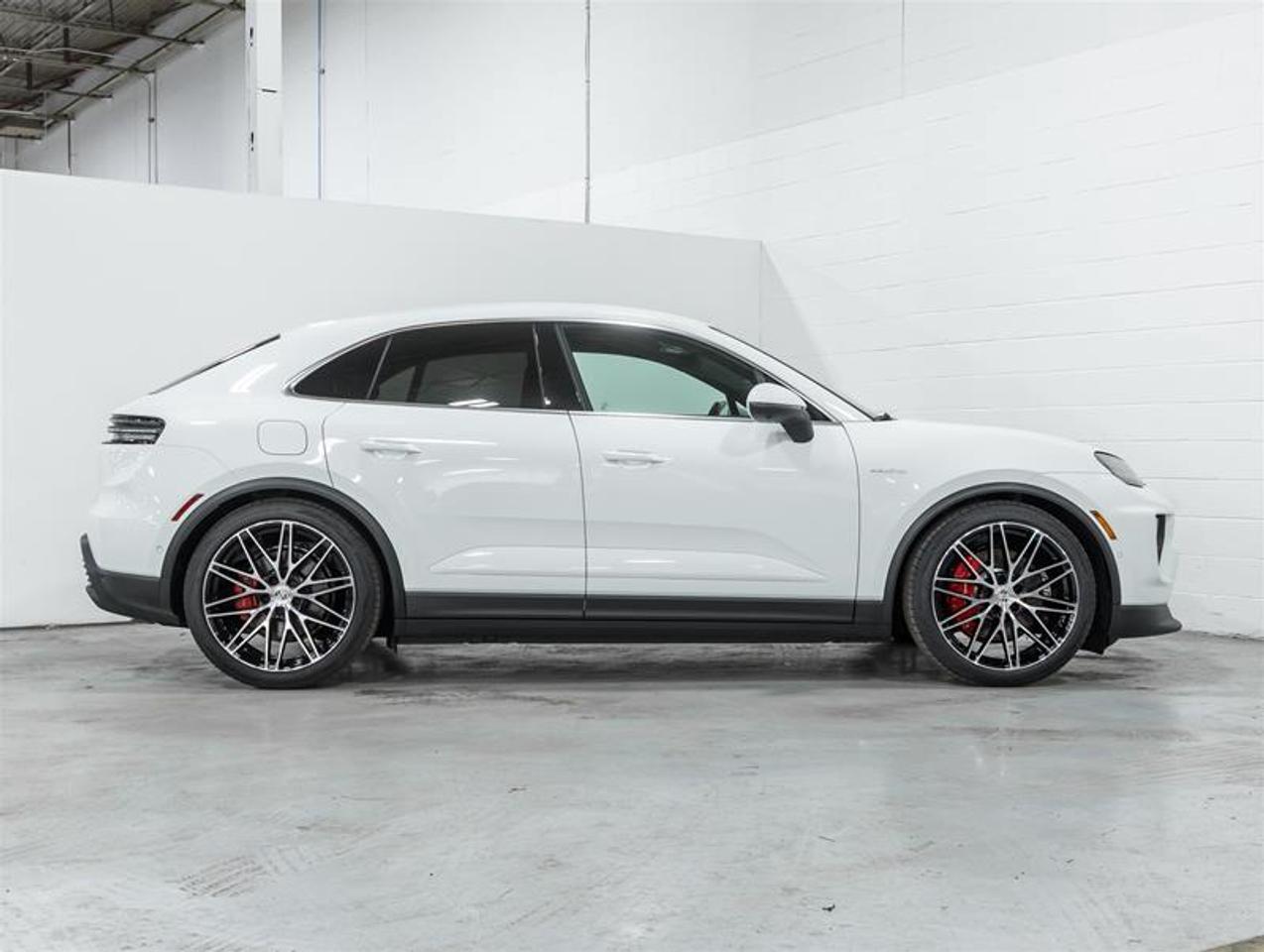 2026 Porsche Macan  Photo