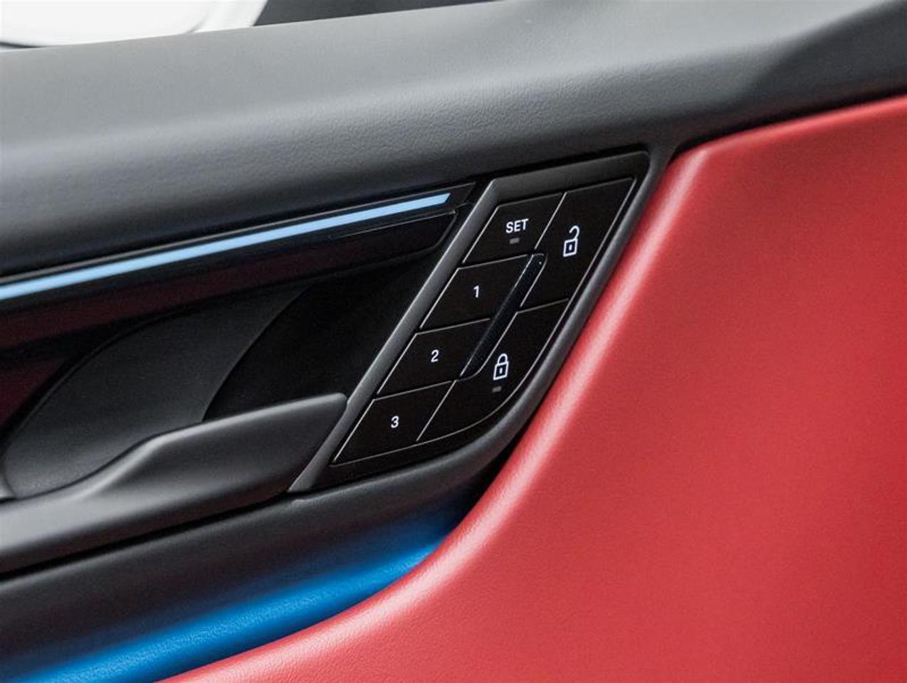 2026 Porsche Macan  Photo
