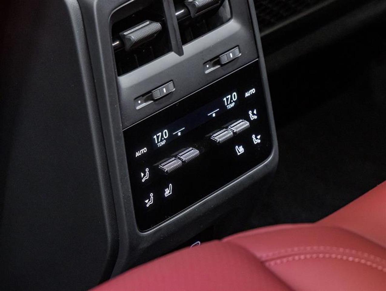 2026 Porsche Macan  Photo