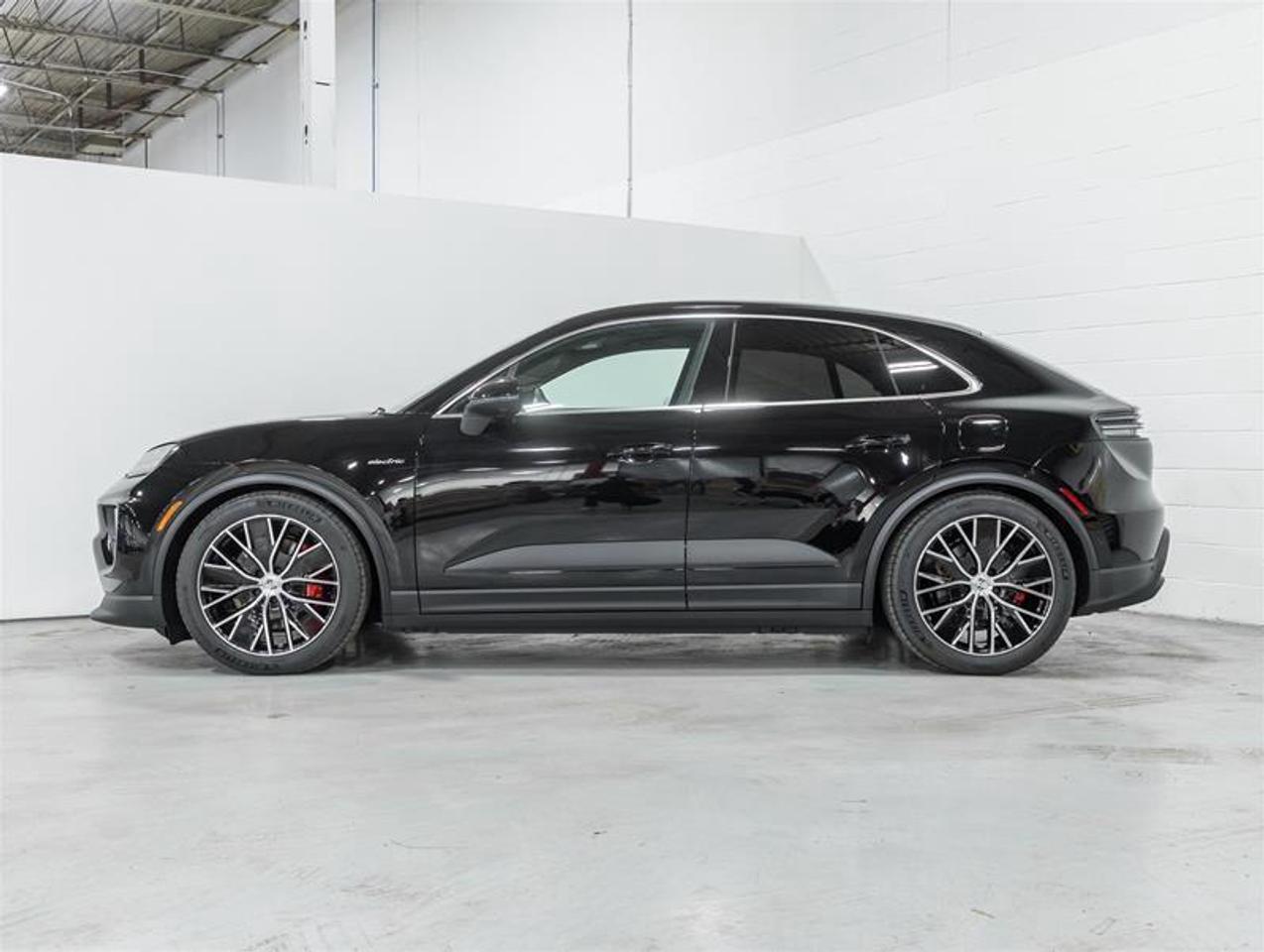 2026 Porsche Macan  Photo3