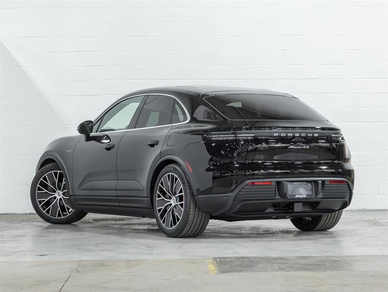 2026 Porsche Macan  Photo
