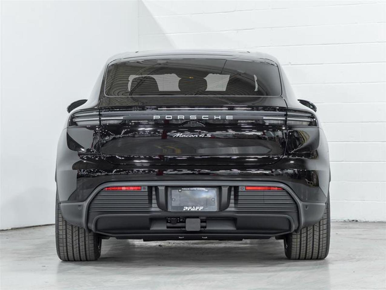 2026 Porsche Macan  Photo