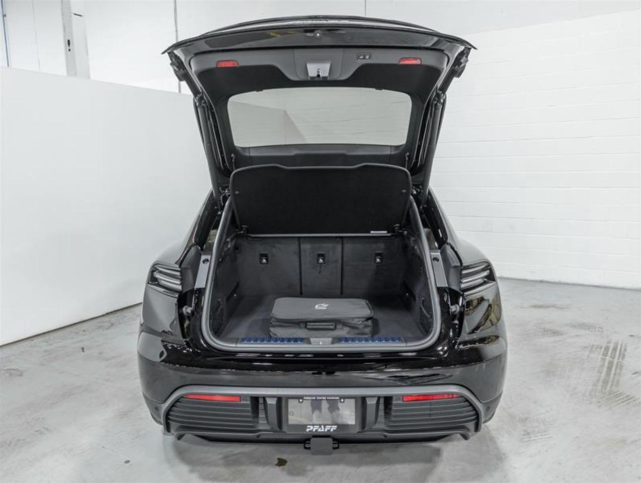 2026 Porsche Macan  Photo
