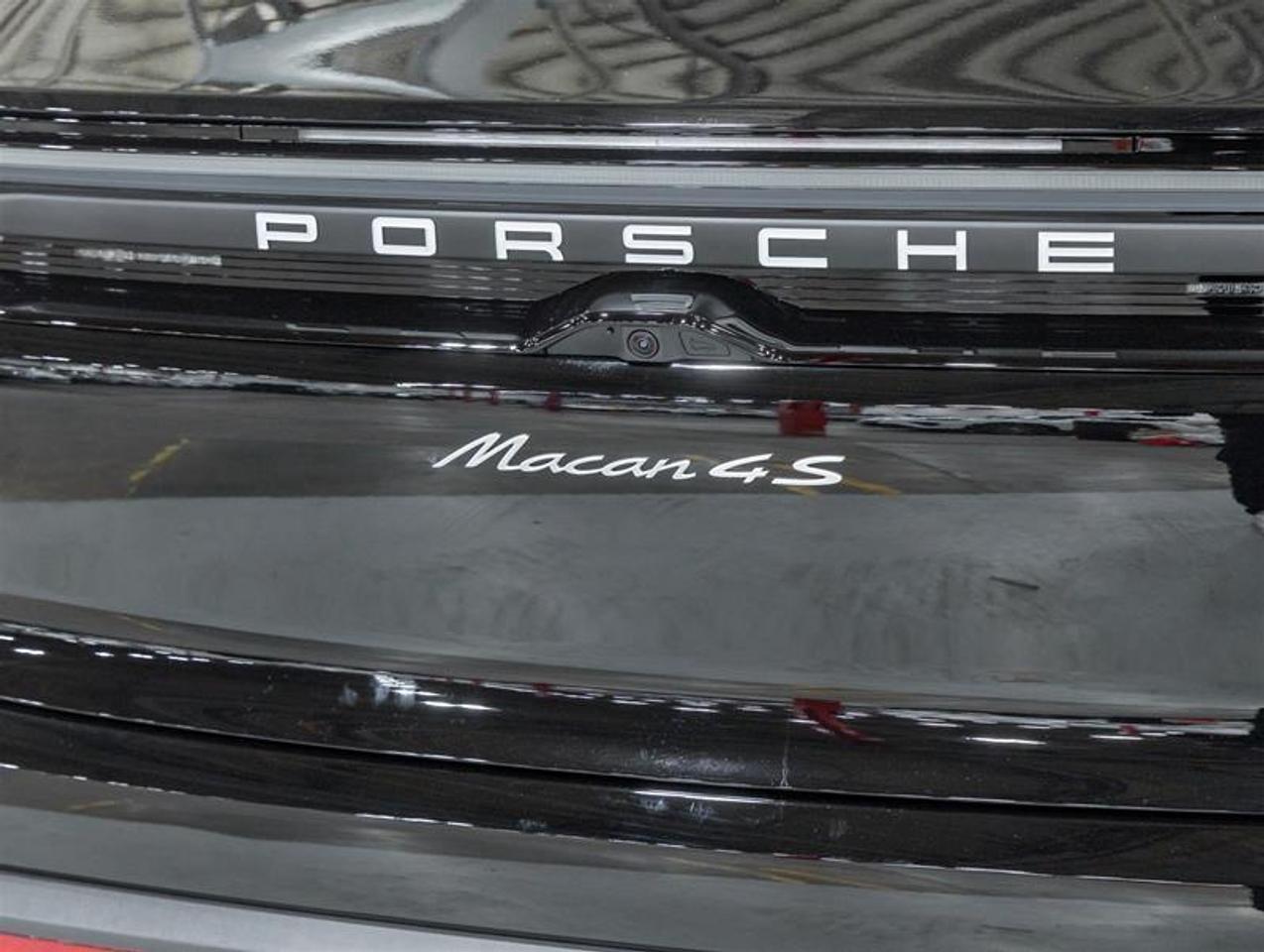 2026 Porsche Macan  Photo