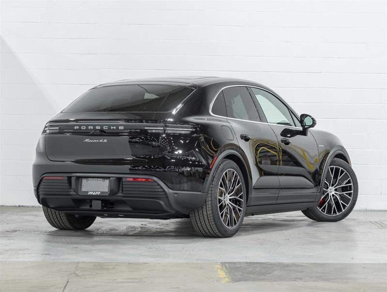 2026 Porsche Macan  Photo