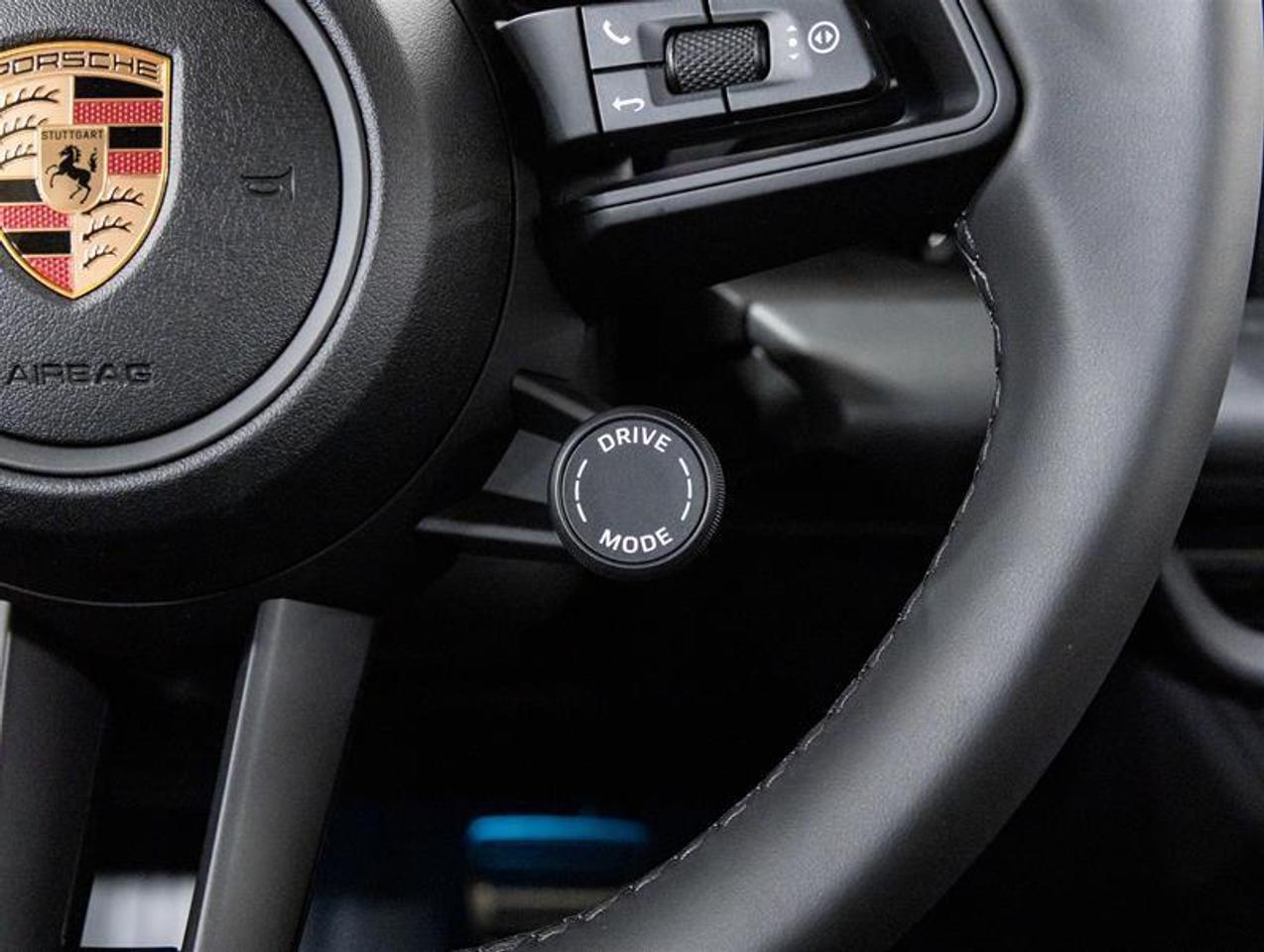 2026 Porsche Macan  Photo