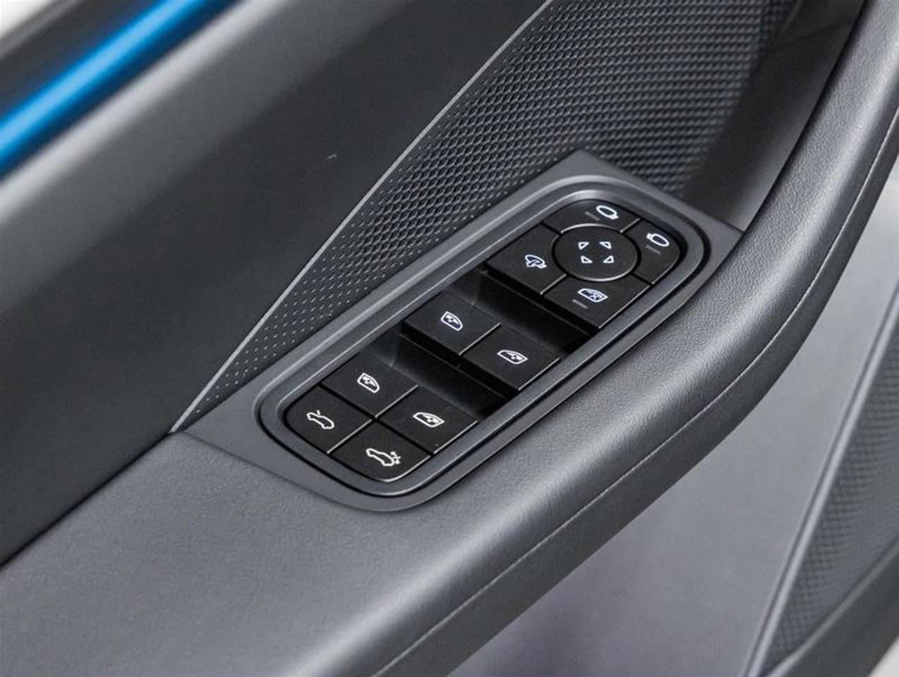 2026 Porsche Macan  Photo