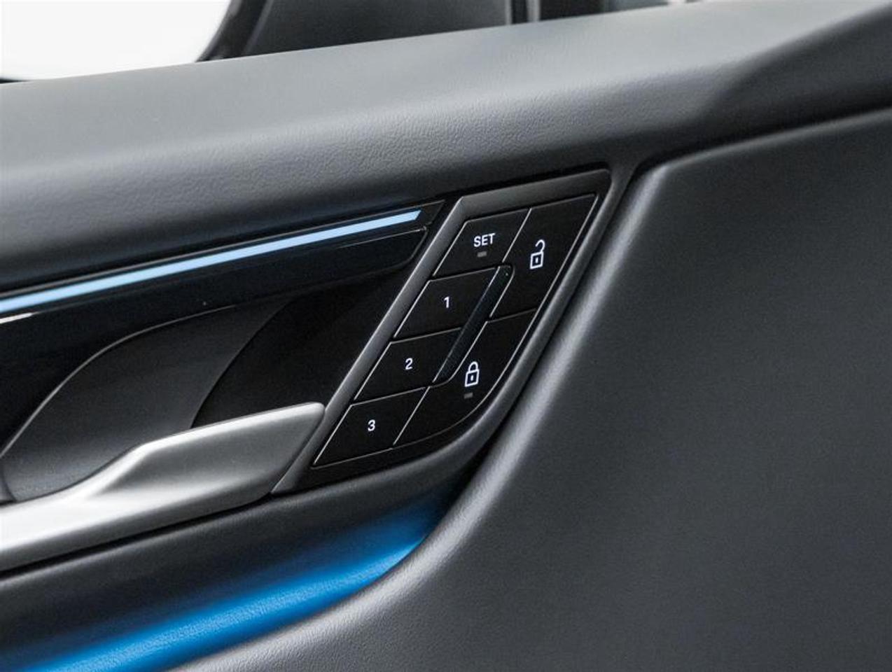 2026 Porsche Macan  Photo
