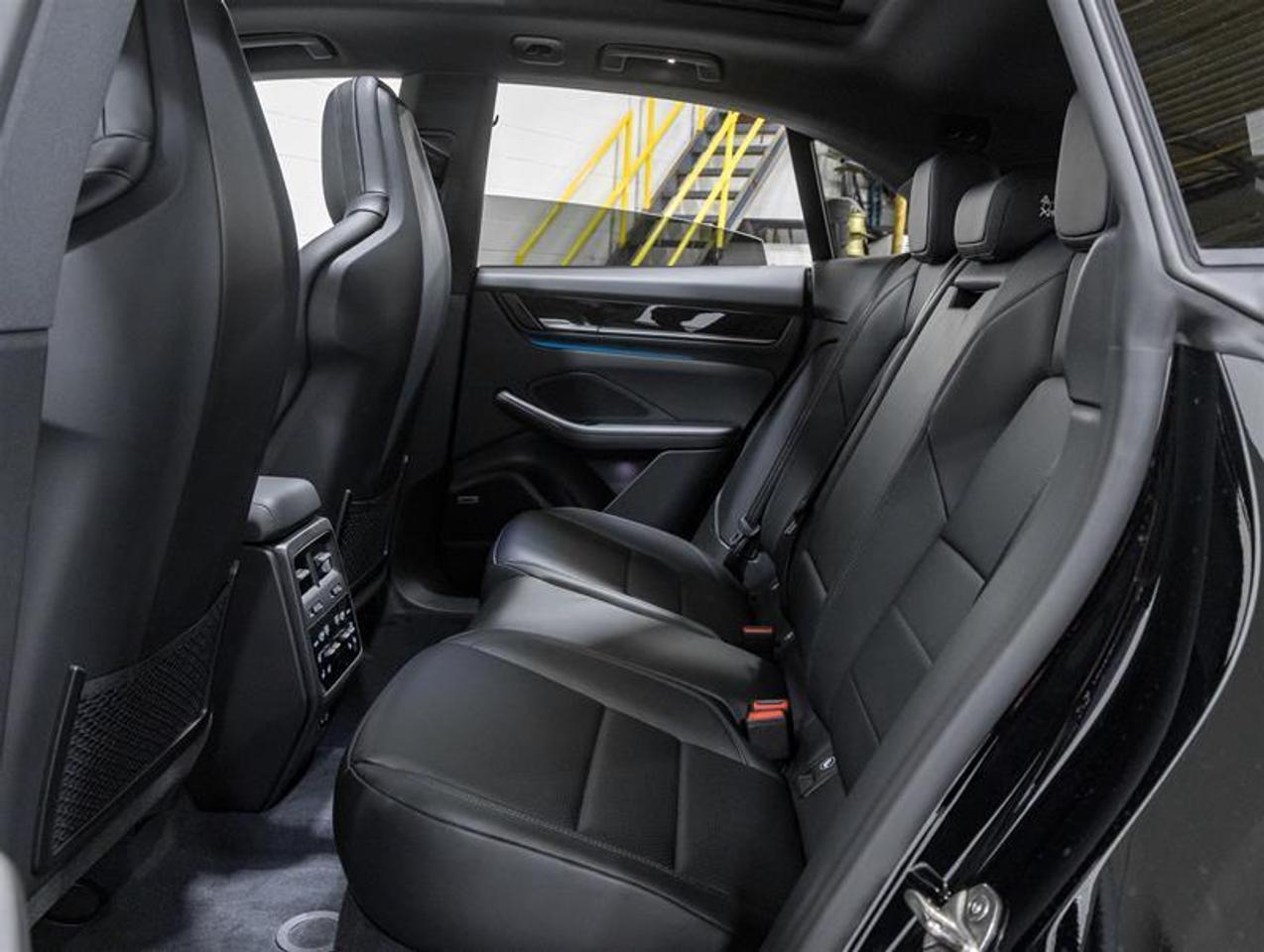 2026 Porsche Macan  Photo