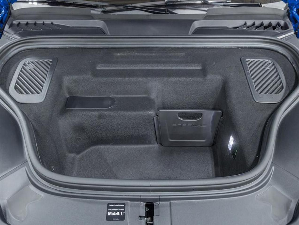 2026 Porsche Macan  Photo