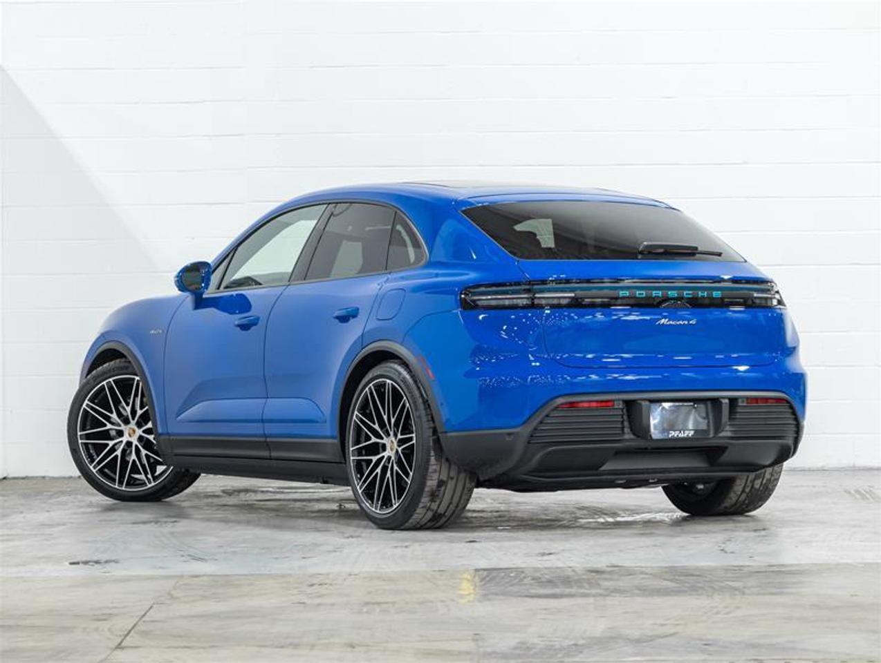 2026 Porsche Macan  Photo