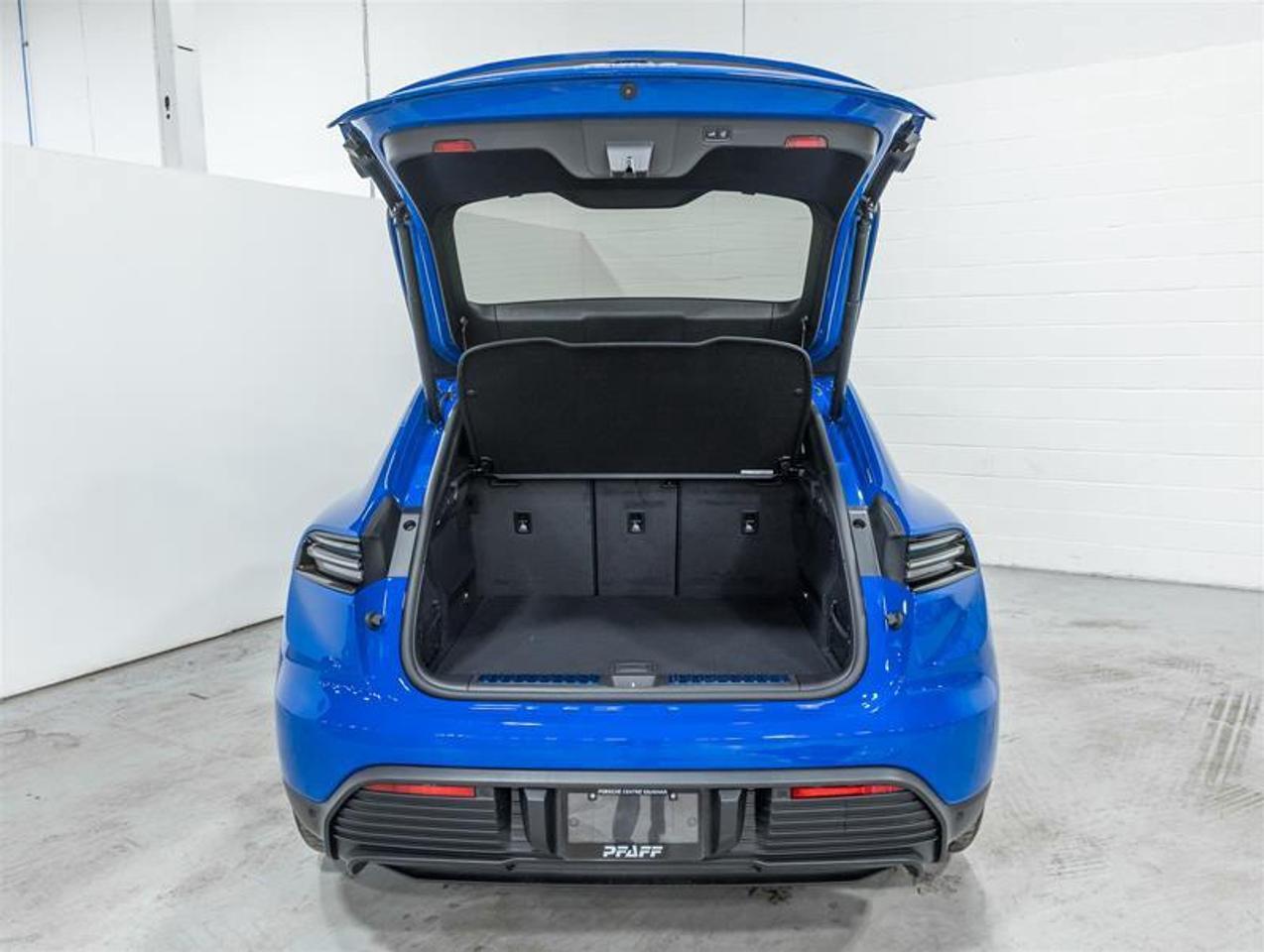 2026 Porsche Macan  Photo