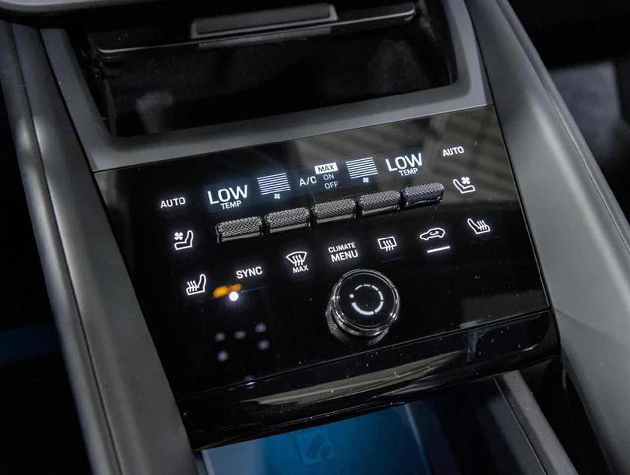 2026 Porsche Macan  Photo