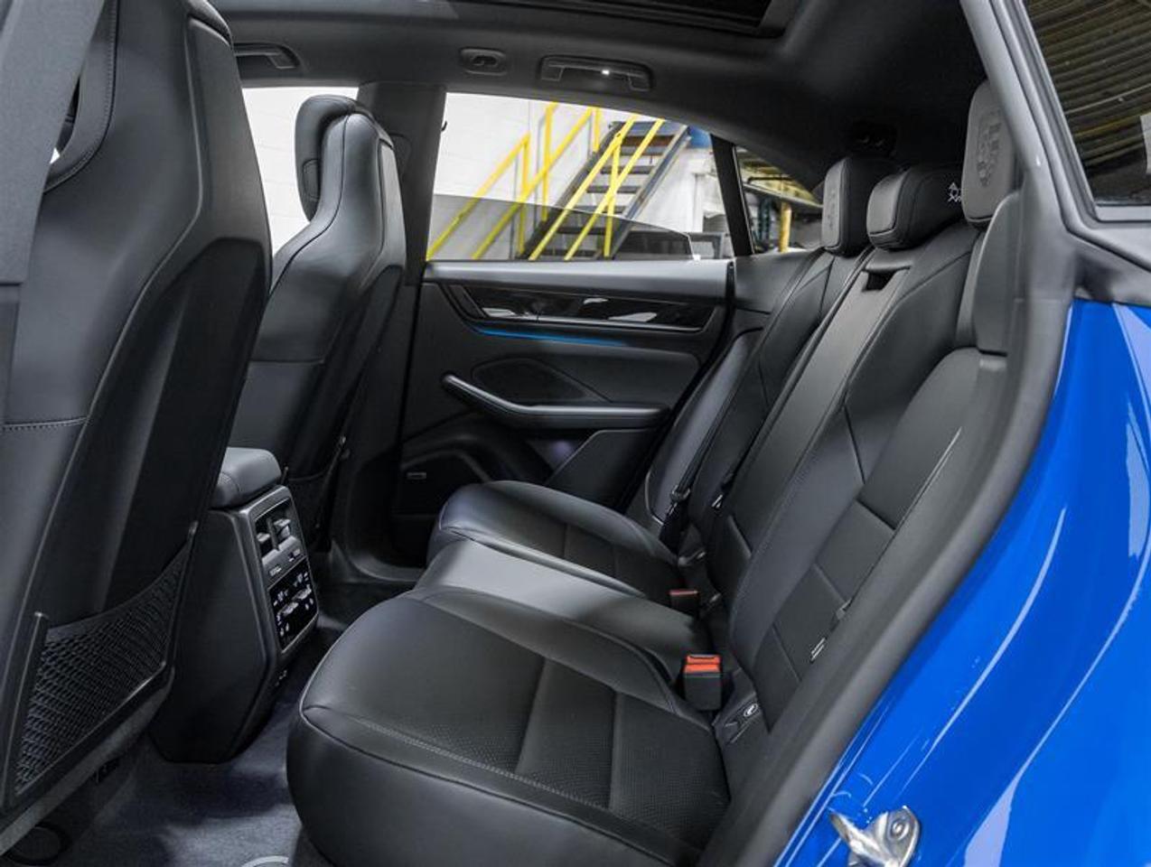 2026 Porsche Macan  Photo