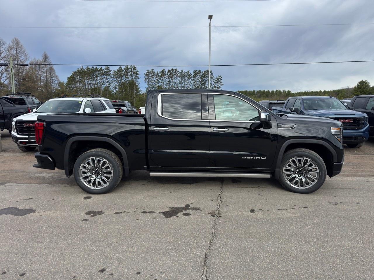 2026 GMC Sierra 1500 Crew Cab Short Box 4-Wheel Drive Denali Ultimate Photo3