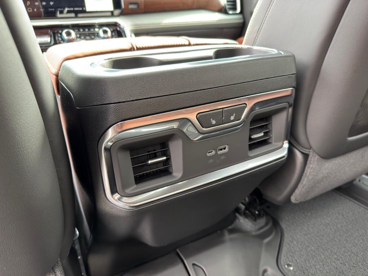 2026 GMC Sierra 1500 Crew Cab Short Box 4-Wheel Drive Denali Ultimate Photo