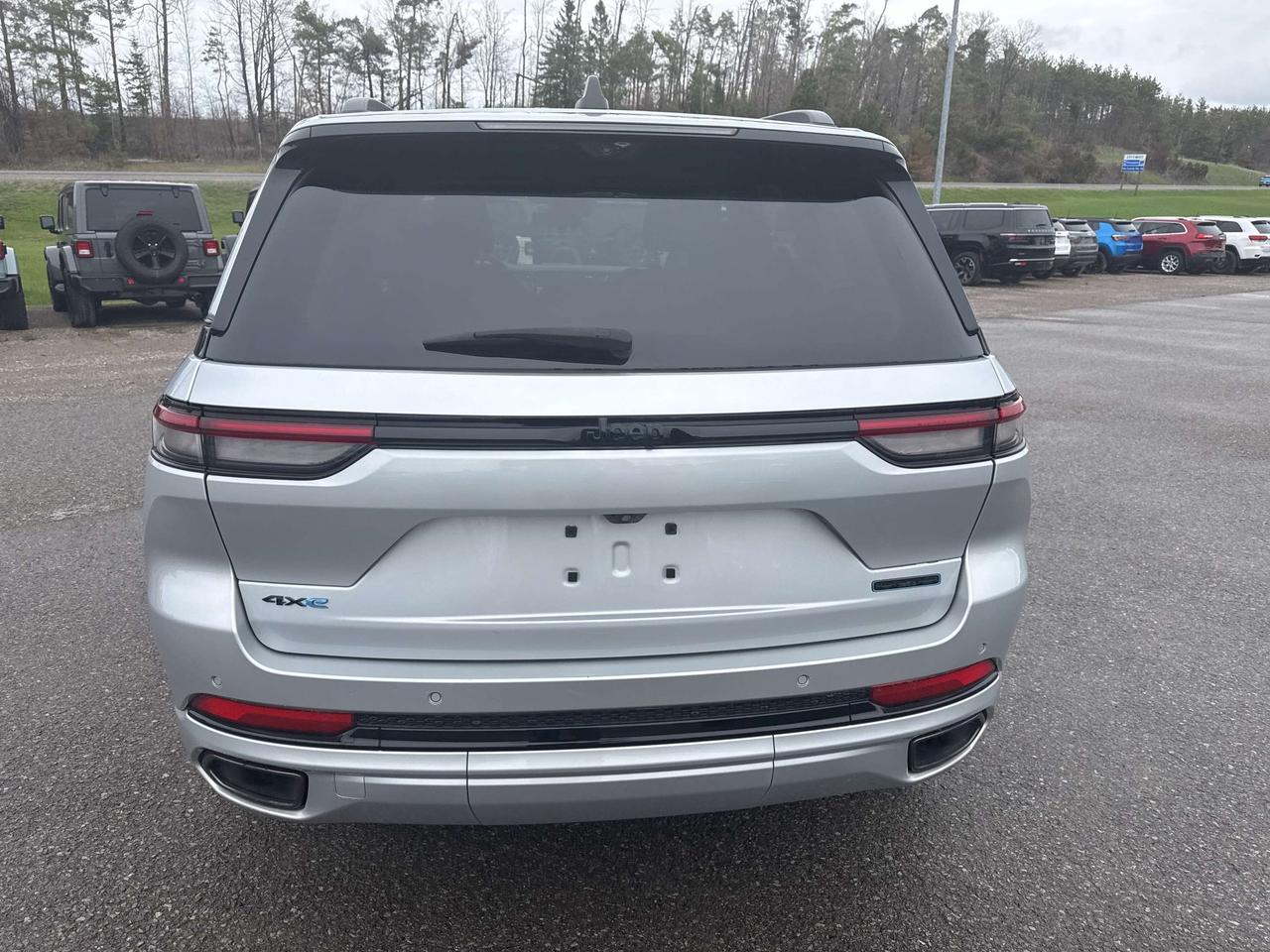 2023 Jeep Grand Cherokee 30th Anniversary Photo4