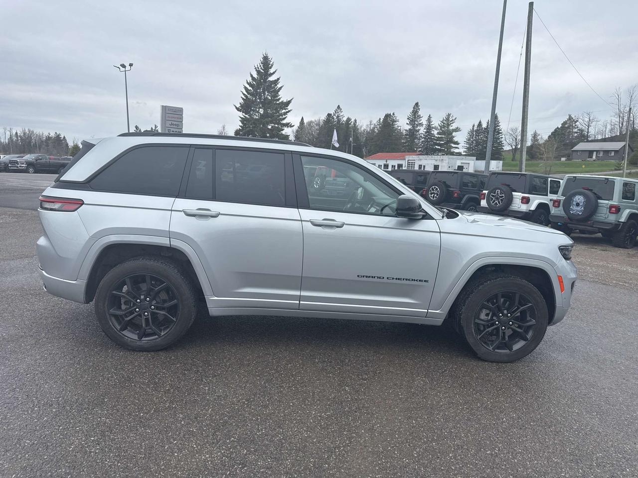 2023 Jeep Grand Cherokee 30th Anniversary Photo