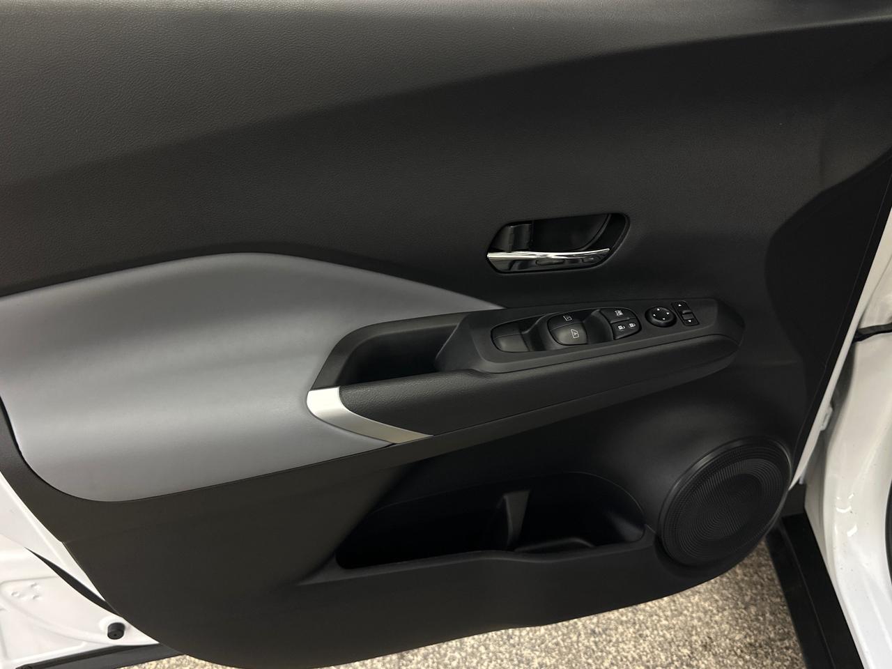 2024 Nissan Kicks SR 4dr Front-Wheel Drive Photo