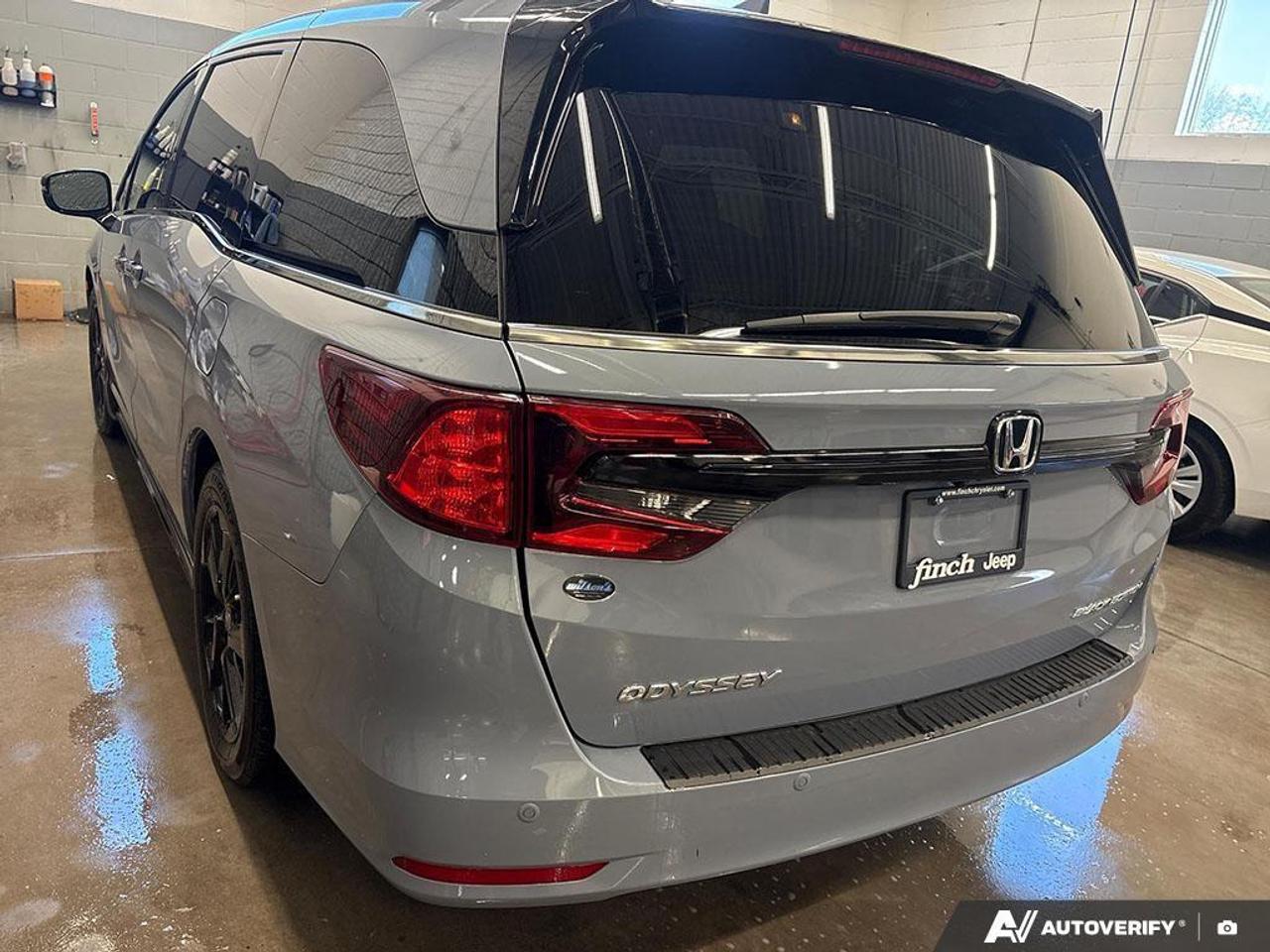 2024 Honda Odyssey Black Edition Passenger Van Photo
