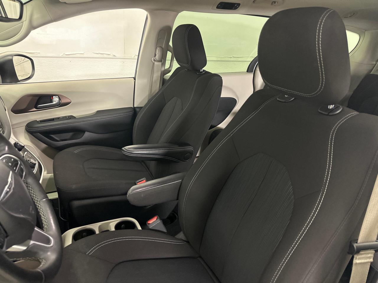 2024 Dodge Grand Caravan SXT - QUADS/DUAL AC/PWR SEAT &amp; DOORS/REM START/MORE! Photo