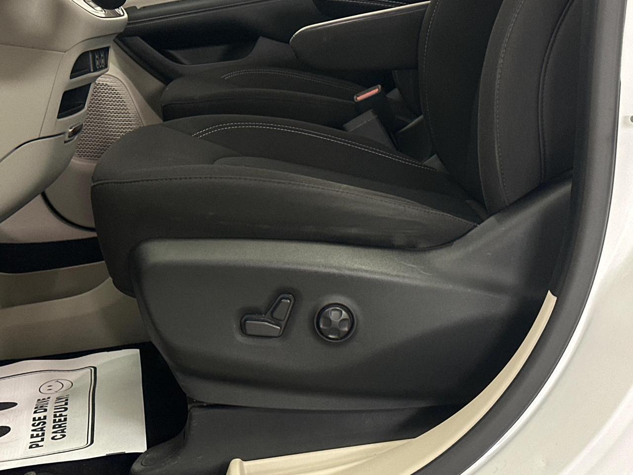 2024 Dodge Grand Caravan SXT - QUADS/DUAL AC/PWR SEAT &amp; DOORS/REM START/MORE! Photo