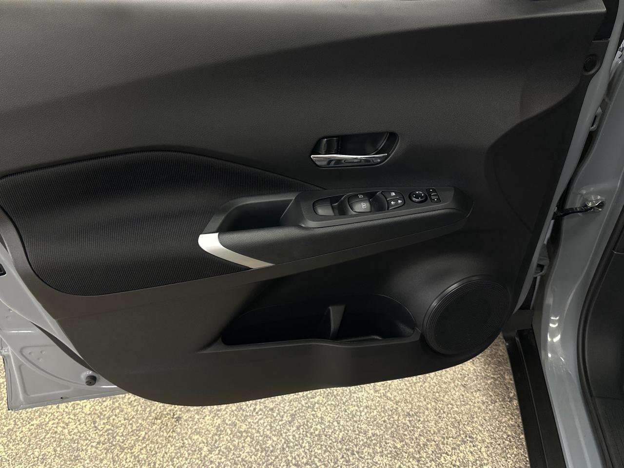 2025 Nissan Kicks Play SV 4dr Front-Wheel Drive Photo