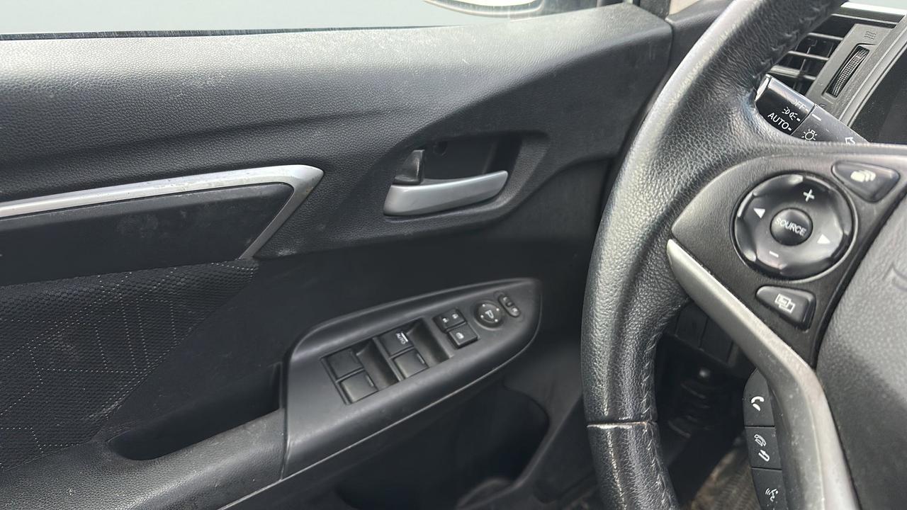 2017 Honda Fit 5dr HB CVT SE Photo