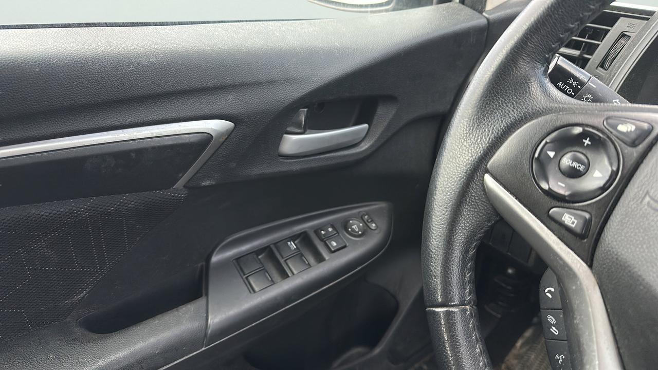 2017 Honda Fit 5dr HB CVT SE Photo